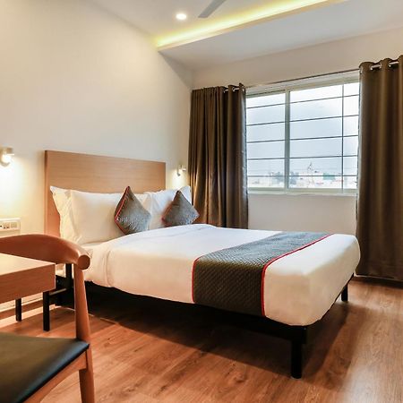 Super Townhouse The Landmark Indore Eksteriør bilde