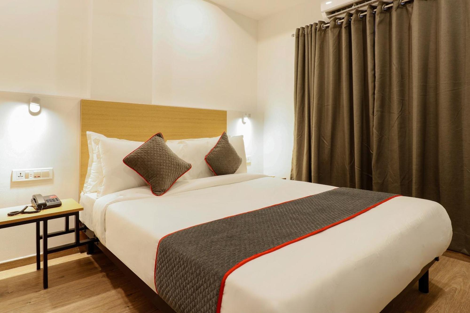 Super Townhouse The Landmark Indore Eksteriør bilde