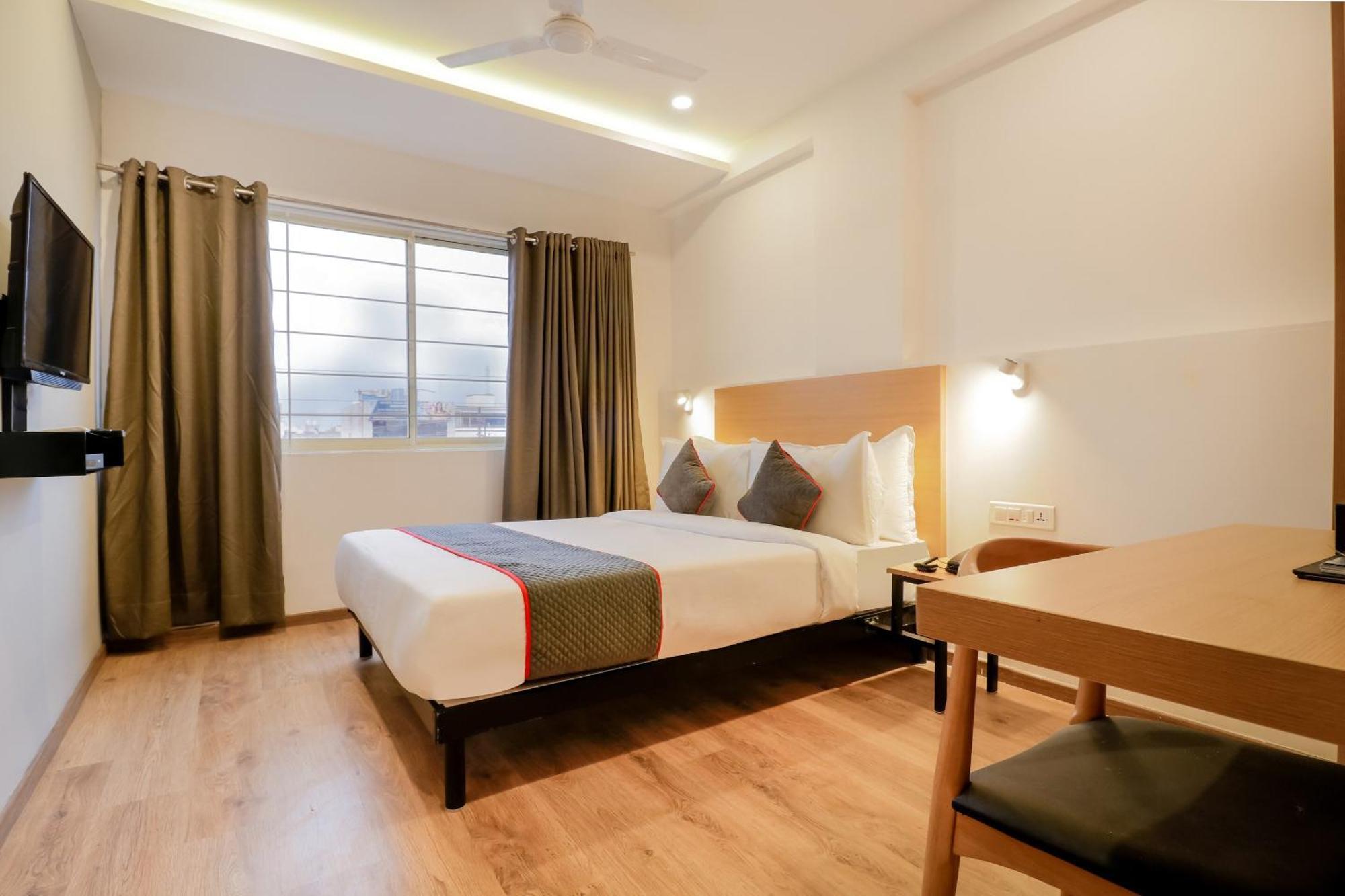 Super Townhouse The Landmark Indore Eksteriør bilde